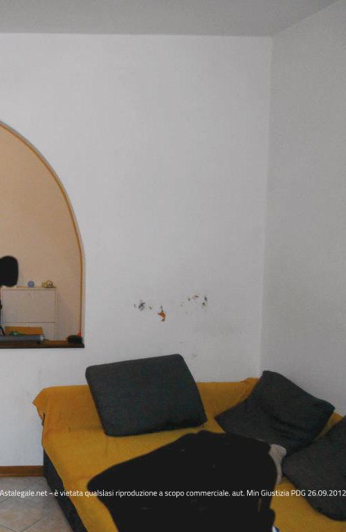 appartamento posto al piano secondo (e ultimo) di un più ampio fabbricato, costituito da soggiorno, cucina, bagno, due camere, ripostiglio e disimpegni