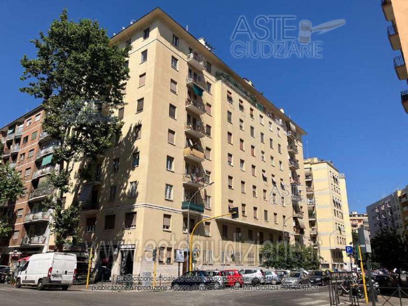 Quota pari a 100 % del diritto di proprietà di porzione di fabbricato condominiale sito in Comune di Roma, quartiere Portuese, Via Borghesano Lucchese n