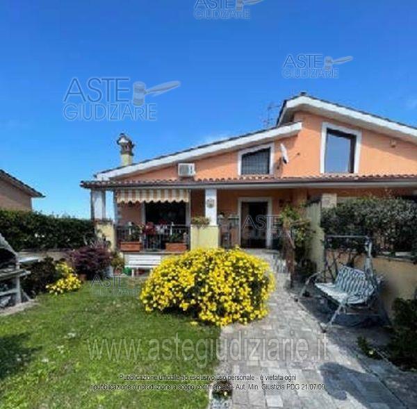 Quota pari al 100% del diritto di proprietà di Appartamento in Roma (RM), loc