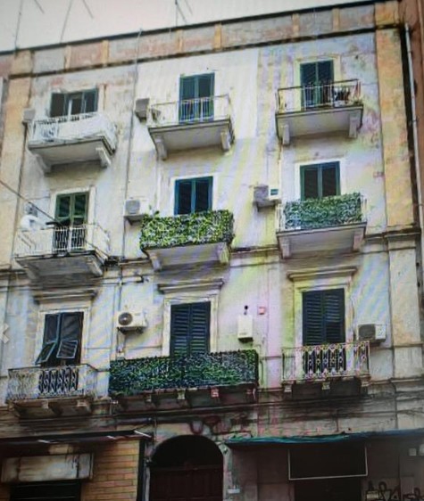 Piccolo appartamento al 3° piano senza ascensore costituito da: ingresso, cucinino, vanoletto e bagnetto, quest’ultimo con ingresso dal balcone (oggi chiuso a veranda)