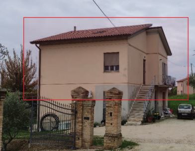 Diritti di piena proprietà per la quota 1/1 di abitazione con soffitta ed annesso garage, sita nel Comune di Potenza Picena (MC) in Contrada Monte Aprile, 15, il tutto distinto al catasto fabbricati di detto Comune al: foglio 36 particella 997 sub 3 categoria A/3 Abitazioni di tipo economico - classe 2 - zona censuaria 1 – consistenza 5,5 vani - rendita 312,46 € - superficie catastale 144 mq Totale escluse aree scoperte 144 mq - piano 1 – 2; foglio 36 particella 997 sub 4 categoria C/6 rimessa