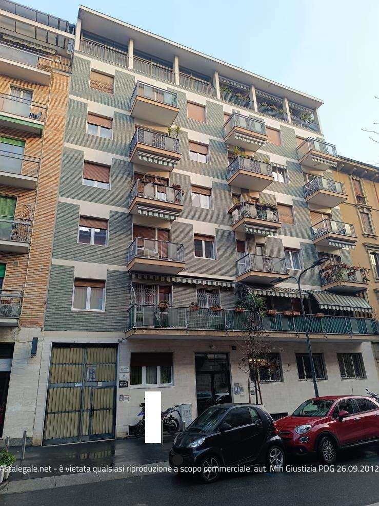 Nel Comune di Milano (MI), Via Rovereto n