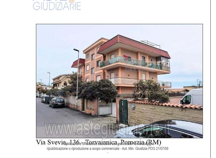 Diritto di proprietà per la quota pari a ¼ dell’intero dell’appartamento al piano secondo, Scala A, interno 7, composto da: atrio, due camere, disimpegno, bagno, cucina, soggiorno, balcone, oltre garage al piano seminterrato