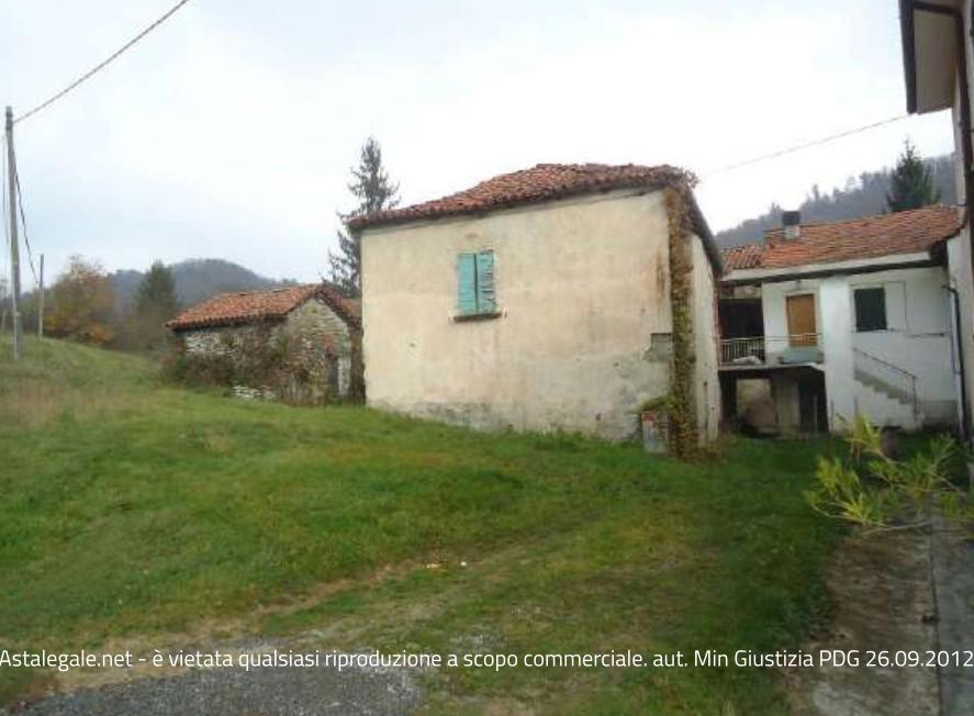 A) quota 1/1 piena proprietà edificio contiguo con corte di pertinenza