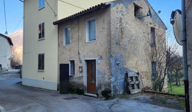 Via Lago di Sotto, 70