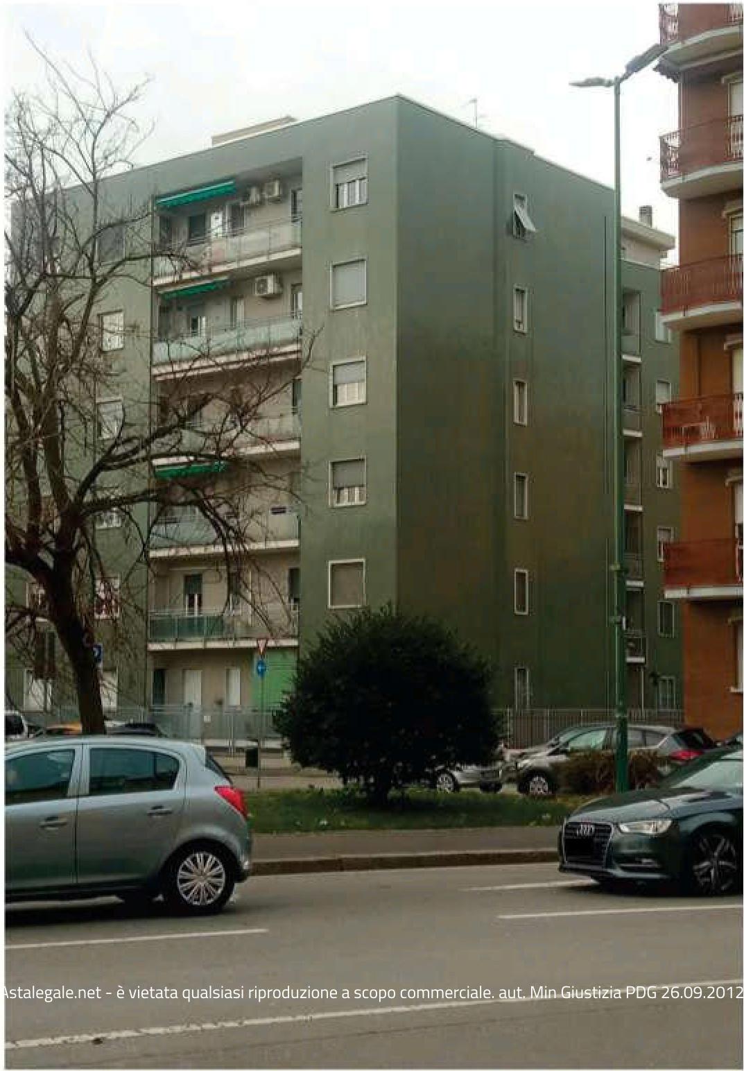 Quota di proprietà di 1/4 di appartamento posto al piano secondo, con vano cantina al piano primo sottostrada, facente parte di stabile condominiale