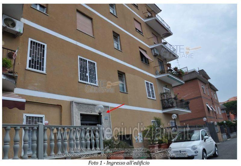 Quota pari al cento per cento del diritto di piena proprietà di porzione immobiliare sita in Roma (RM), Via dei Correr, 22, (strada privata), scala unica, interno 17, (Zona Municipio XII, quartiere Bravetta), e precisamente: - appartamento, posto al piano quarto di uno stabile condominiale, distinto con il numero interno 17