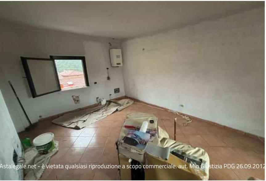 Unità immobiliare ad uso abitativo sita al piano secondo con accesso da scala comune e successivo ballatoio comune con altra unità al piano primo su cui è ubicata la scala di accesso al secondo pia
