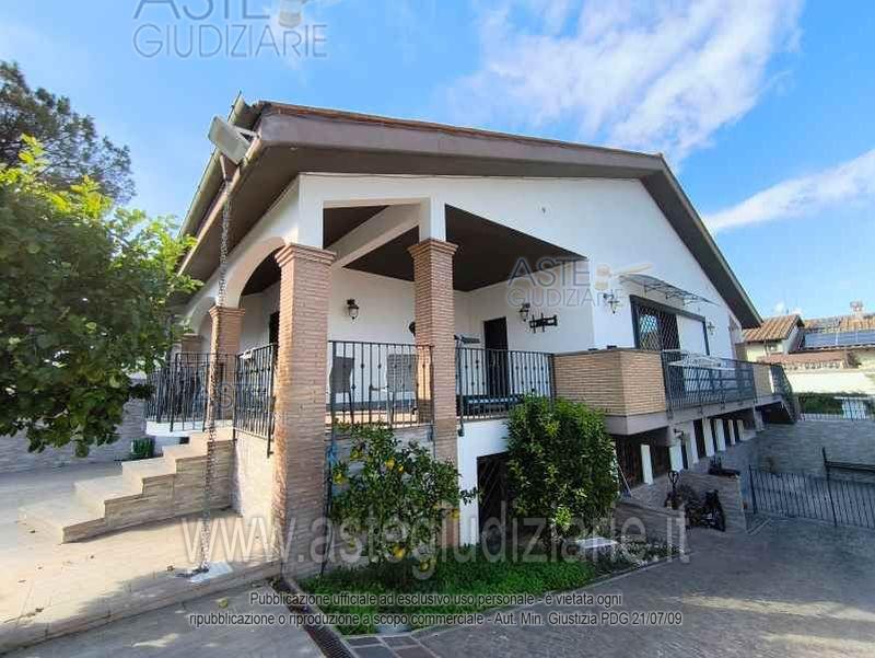 Quota pari a 1/1 del diritto di piena proprietà su compendio immobiliare sito in Roma Via Luigi Cherubini nn
