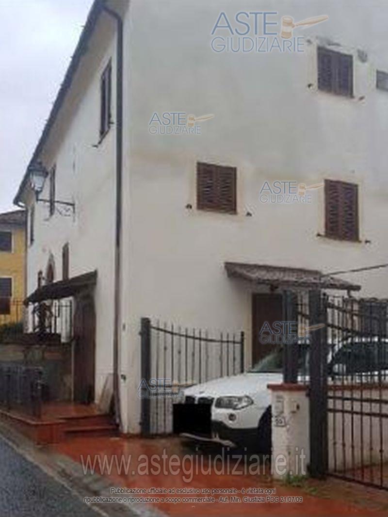 appartamento per civile abitazione con annessi garage e cortile esclusivo