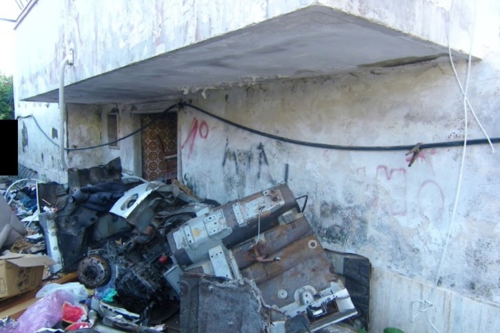 Piena ed intera proprietà di appartamento e di area urbana