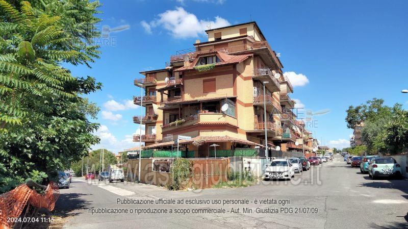 Piena proprietà del seguente immobile: Appartamento ubicato al piano terzo - interno 13 - di via Mezzoiuso 38