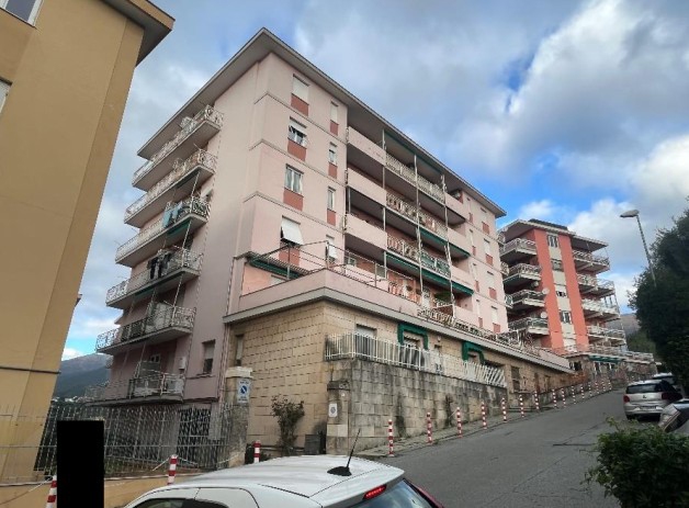 Piena proprietà per la quota di 500/1000 di appartamento composto da ingresso, locale cucina, bagno e ripostiglio posto al primo piano