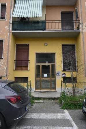 Appartamento ad uso abitazione posto al piano terzo, composto da due locali, oltre cucinotto e bagno, due balconi e cantina, 43 metri quadrati