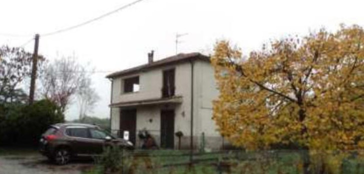 Unità immobiliare che si sviluppa su due piani: piano terreno e primo, libero su quattro lati