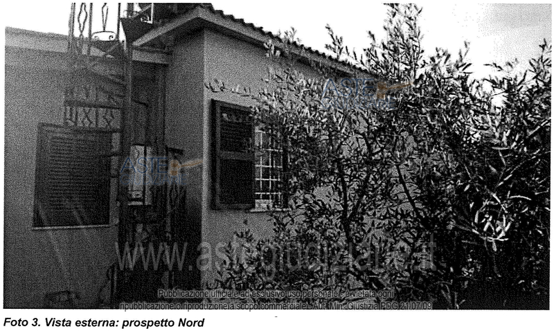 Quota pari ad un mezzo della proprietà di villino unifamiliare al piano terra con annessa corte e locale autorimessa al piano interrato