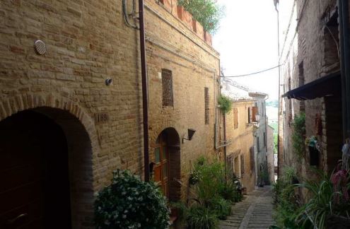 Diritti di piena proprietà su porzione di fabbricato urbano sito a Civitanova Marche (Alta), Vicolo del Pavone n