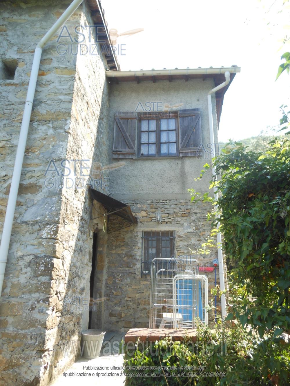 LOTTO PRIMO: Piena Proprietà di villetta, in Avegno (GE), Via Steneri, civico n