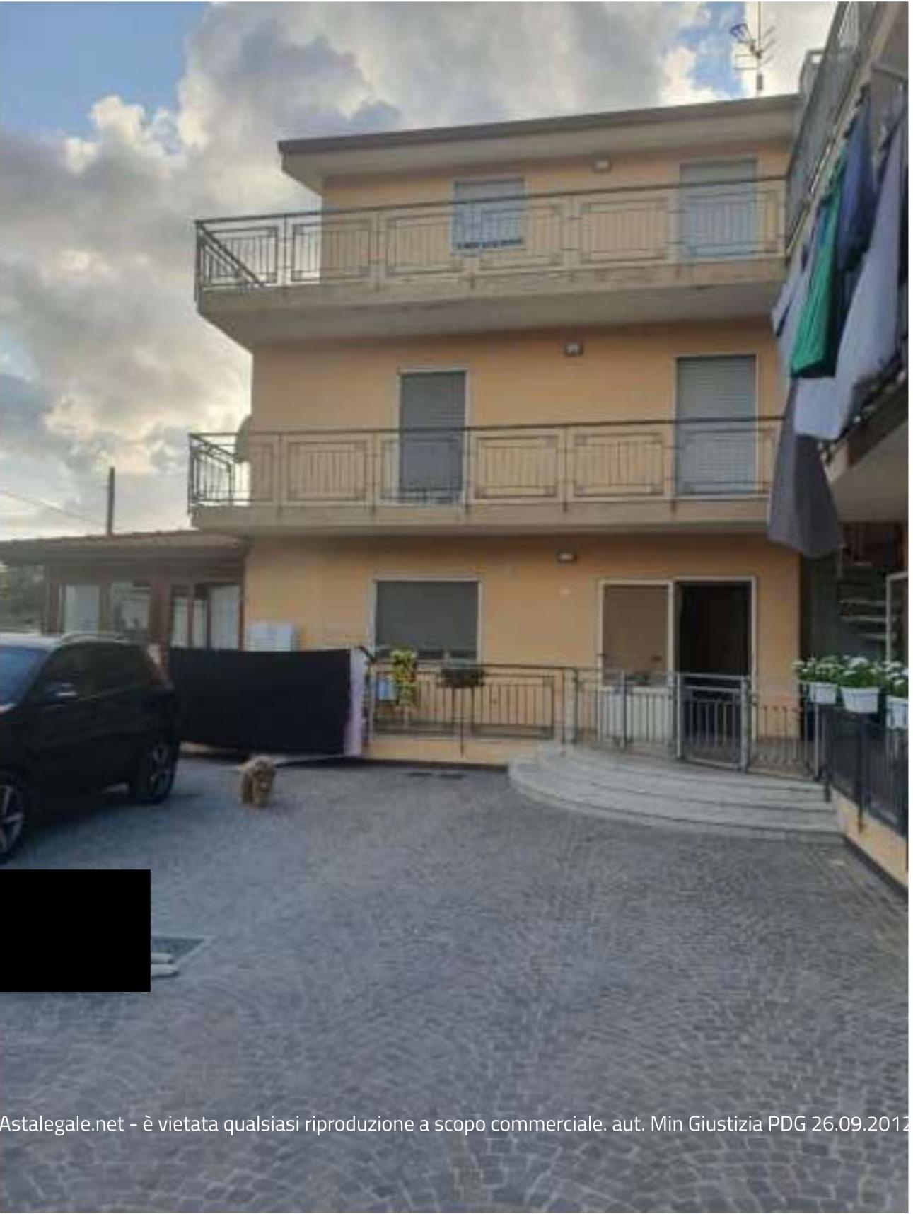 Piena ed intera proprietà di unità immobiliare facente parte del fabbricato ubicato in Giugliano in Campania (NA) alla Via Vicinale dei Gelsi n
