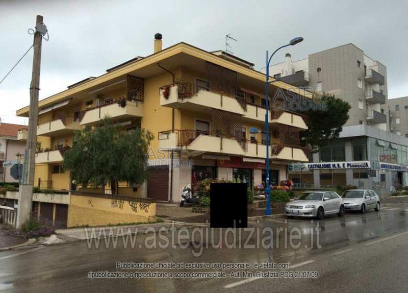 DITTI PARI AD 1/6 sull'appartamento di civile abitazione sito al secondo piano di un fabbricato di maggior consistenza, con garage al piano seminterrato
