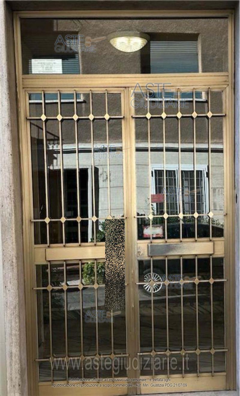 Quota pari a 1000/1000 del diritto di proprietà su Appartamento ubicato a Roma (RM) - Via Generale Roberto Bencivenga, 32 edificio B, scala A, interno 1, piano S1 (Coord